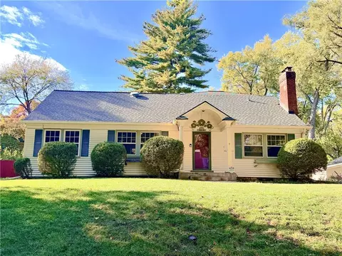 8816 Sleepy Hollow Rd, Kansas City, MO 64114