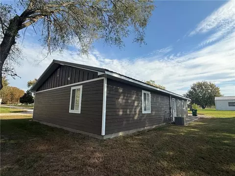 Exterior - 112 E High St, Coffey, MO 64636 photo 4 of 4