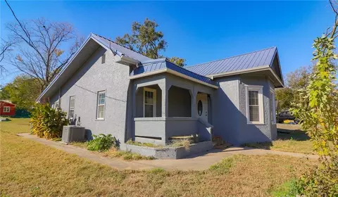 610 S Vine St, Holden, MO 64040