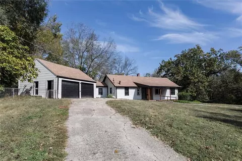 8144 Wabash Ave, Kansas City, MO 64132