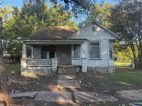 118 S 29th St, Parsons, KS 67357