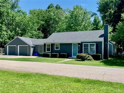 8001 Summit St, Kansas City, MO 64114