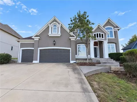 4509 NE Ridgeline Cir, Lees Summit, MO 64064
