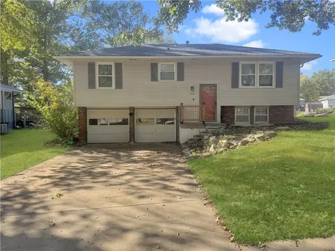 1109 NE 10th St, Blue Springs, MO 64014