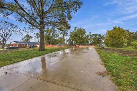 829 17th Ter, Ottawa, KS 66067 photo 2