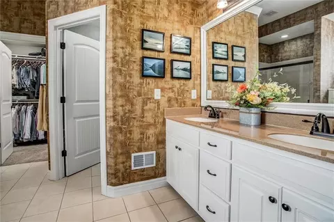 Bath - 3913 NW Redspire St, Lees Summit, MO 64064 photo 1 of 3