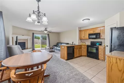 9335 N Main St, Kansas City, MO 64155