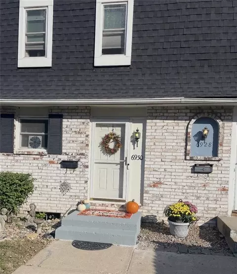 6930 Chapel Woods Ln, Kansas City, MO 64152