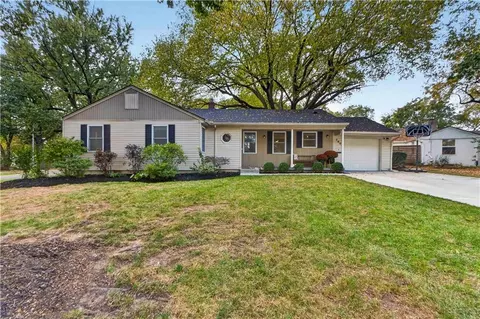 7604 Mohawk Dr, Prairie Village, KS 66208