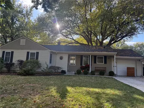 7604 Mohawk Dr, Prairie Village, KS 66208