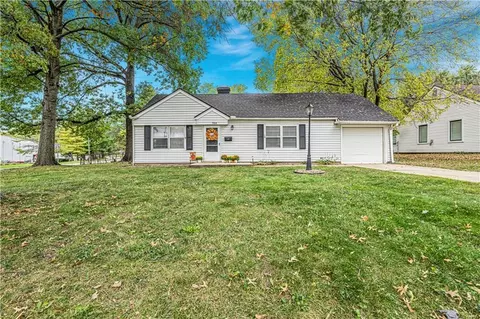 7554 Eaton St, Prairie Village, KS 66208