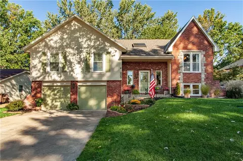 205 SE Saratoga Dr, Blue Springs, MO 64014