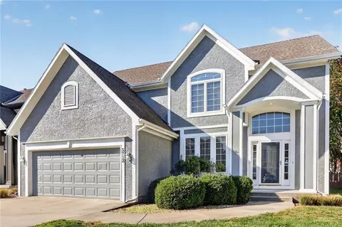 5712 NE Hidden Meadow Dr, Lees Summit, MO 64064