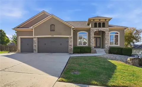 1221 Deaton Cir, Raymore, MO 64083