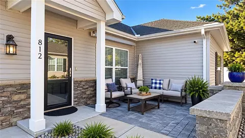 812 NE 66th St, Gladstone, MO 64118 photo 2