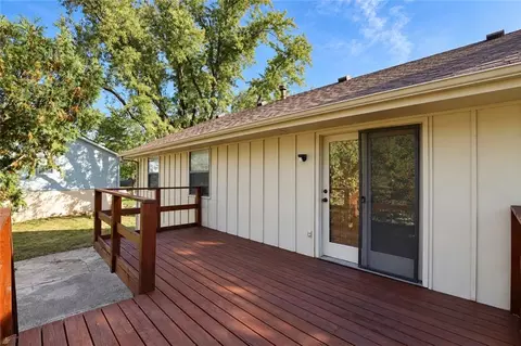 Exterior - 112 SE Flagstone Dr, Lees Summit, MO 64063 photo 2 of 2