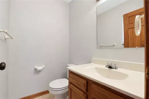 Bath - 112 SE Flagstone Dr, Lees Summit, MO 64063 photo 2 of 3