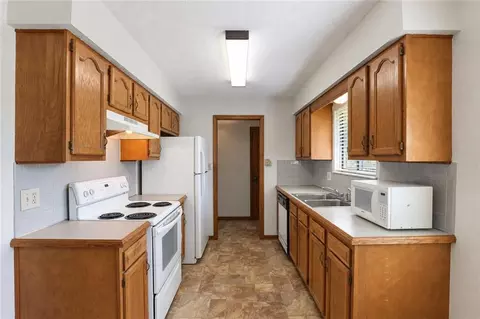 Kitchen - 112 SE Flagstone Dr, Lees Summit, MO 64063 photo 1 of 1