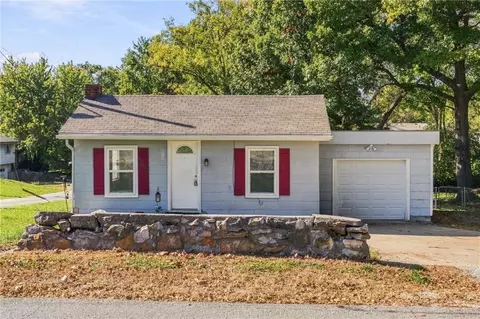 4428 N Olive St, Kansas City, MO 64116