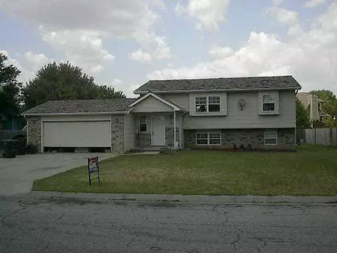 110 E Shadybrook Ln, Derby, KS 67037 photo 1