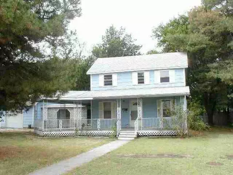 611 Walnut St, Halstead, KS 67056 photo 1