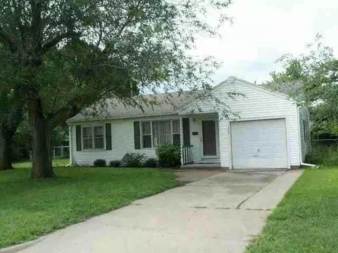 305 E Augusta Ave, Augusta, KS 67010 photo 1