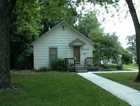 616 W 4th, Halstead, KS 67056 photo 1
