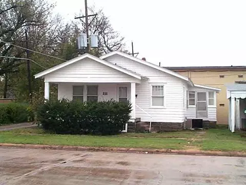 111 E 17th, Winfield, KS 67156 photo 1