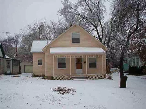 1301 E 8th, Winfield, KS 67156 photo 1