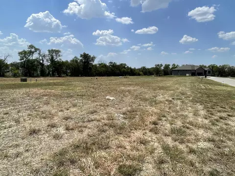 8385 E Summerside Pl, Bel Aire, KS 67226