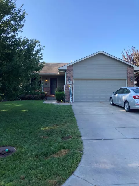 425 E Hickory St, Mulvane, KS 67110 photo 1