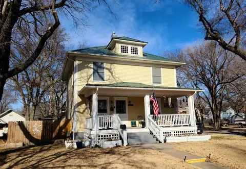 624 E 10th Ave, Winfield, KS 67156 photo 1