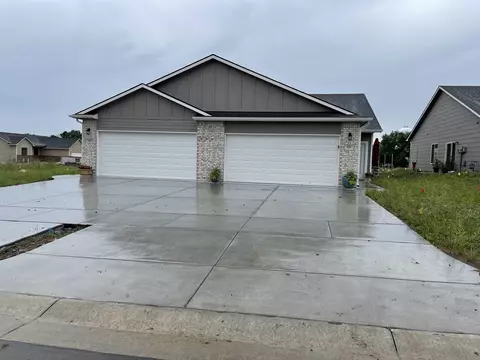 121 123 E Santa Fe Cir, Mulvane, KS 67110 photo 1