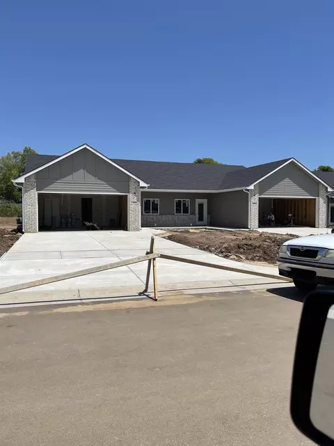 112 114 E Santa Fe Cir, Mulvane, KS 67110 photo 1