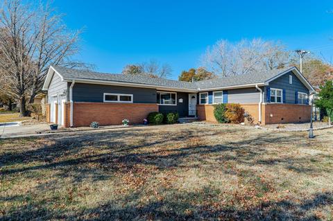 1015 N Woodlawn St, Wichita, KS 67208 | 35 Photos | MLS #619109 - Movoto