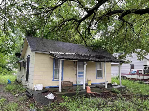 415 E 6th Ave, Winfield, KS 67156 photo 1