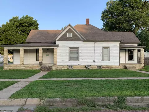 320 E 12th Ave, Winfield, KS 67156 photo 1