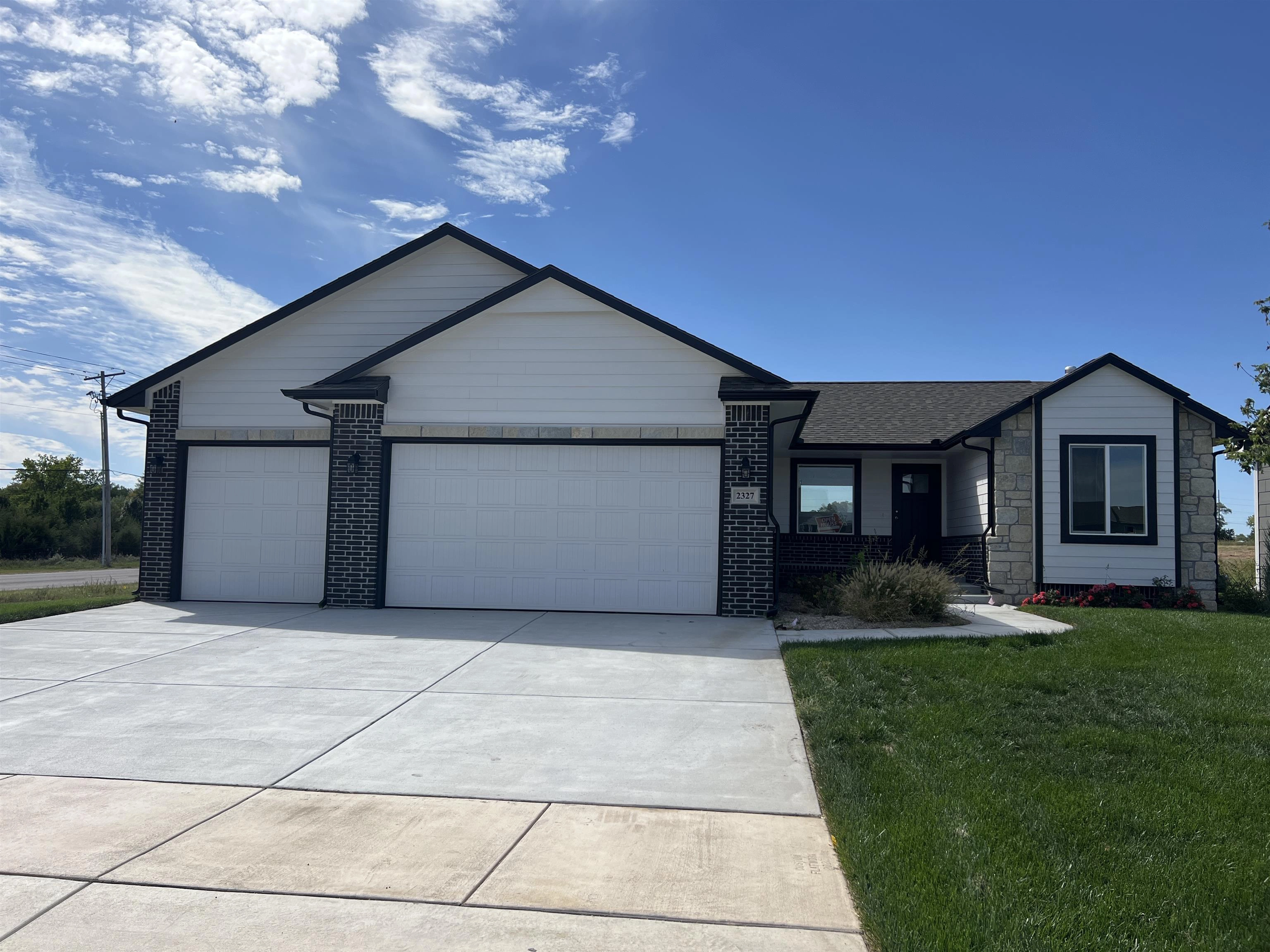 2327 S Hickory Crk St