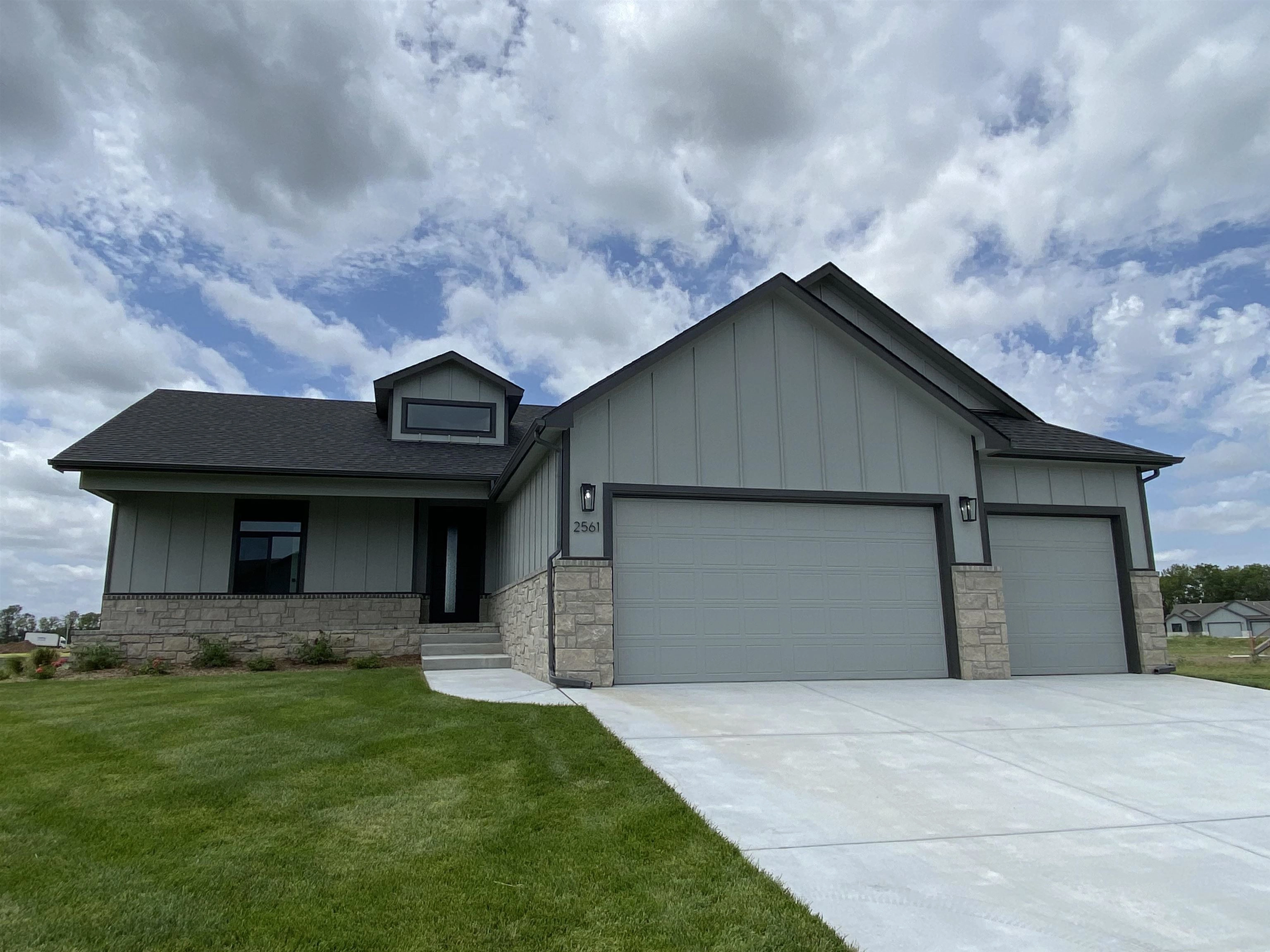 2561 S Willow Oak St  