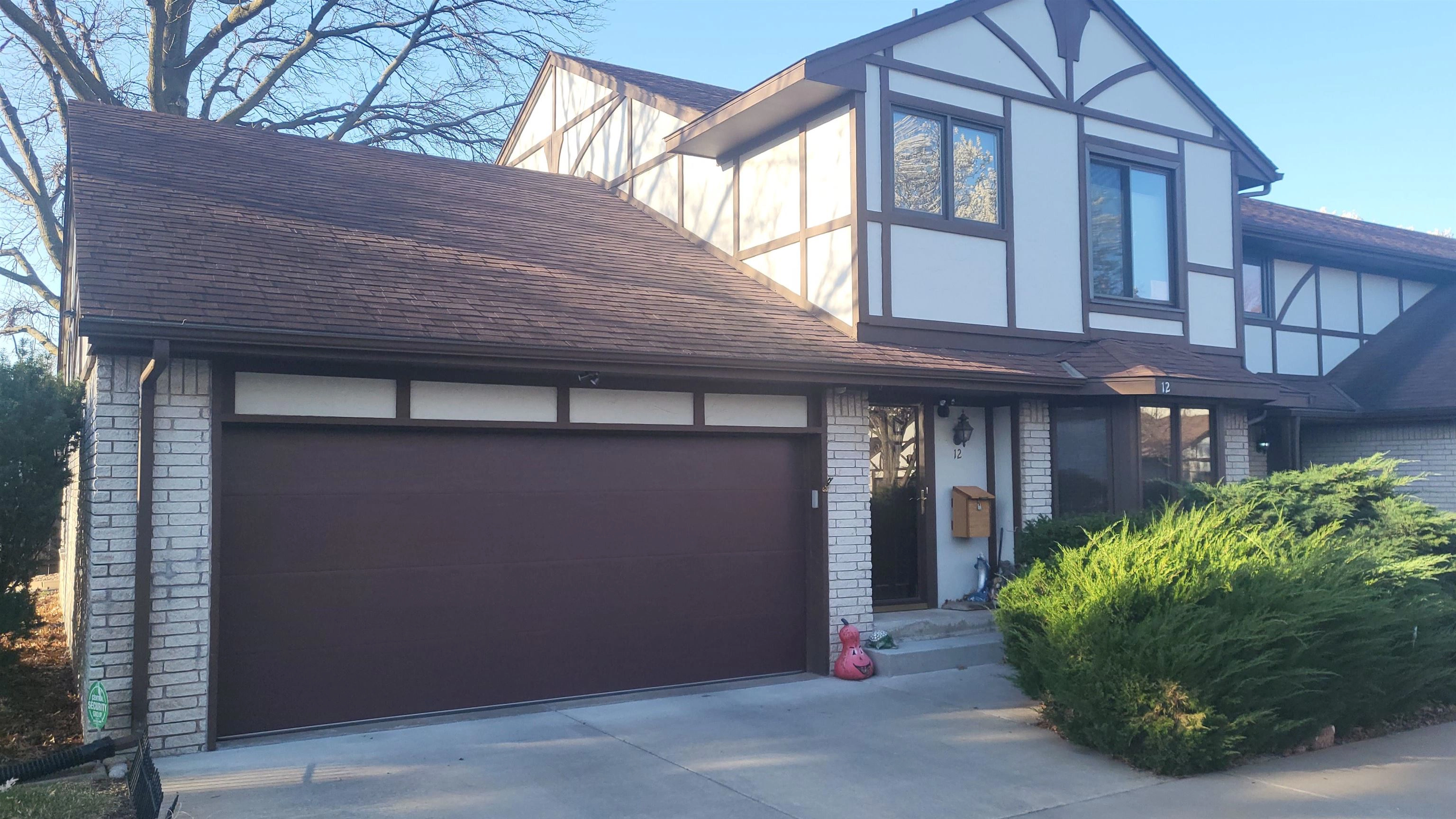 641 N Woodlawn St Unit 12  