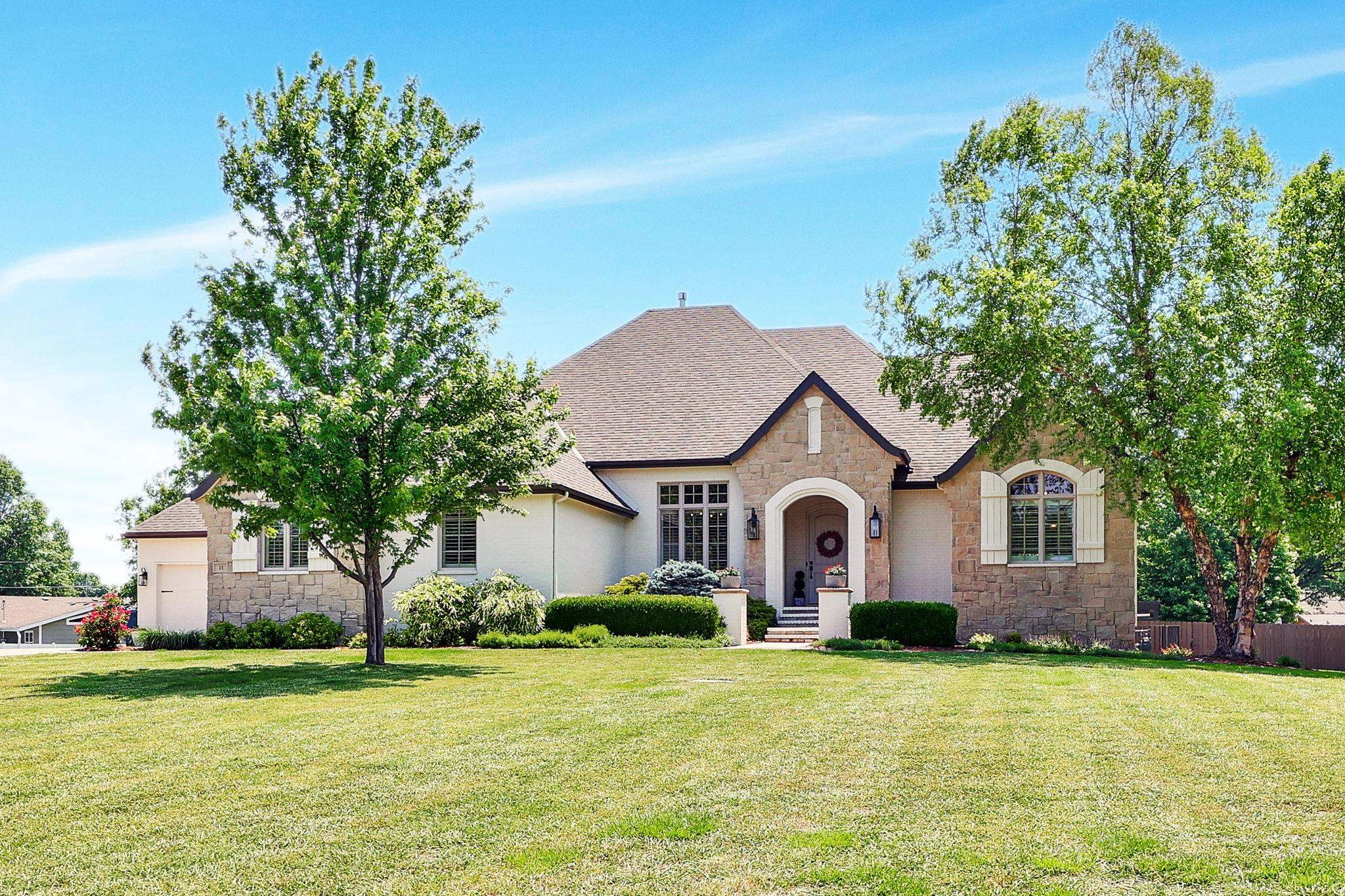 11 Crestway  