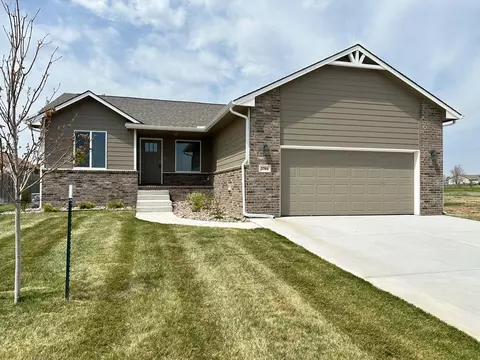 2701 N Mainsgate Dr, Augusta, KS 67010