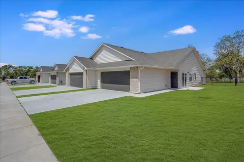 4319 N Sandplum St #4321, Wichita, KS 67205