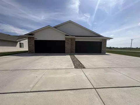 5402-5404 N Sandkey Ct, Wichita, KS 67204