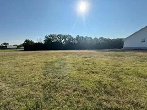 802 S Meadows Dr, Hesston, KS 67062