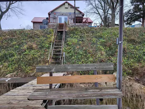 Exterior - 109 Eureka Lake Rd, Eureka, KS 67045 photo 2 of 8