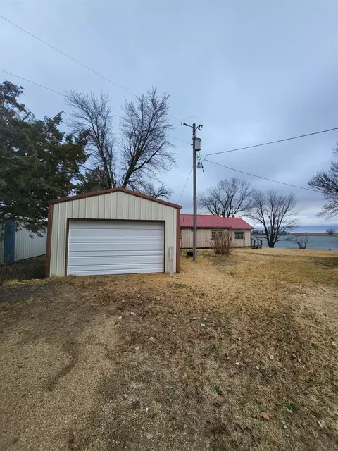 Exterior - 109 Eureka Lake Rd, Eureka, KS 67045 photo 5 of 8