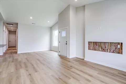 Living - 5463 Briskbay Ct, Maize, KS 67101 photo 2 of 4