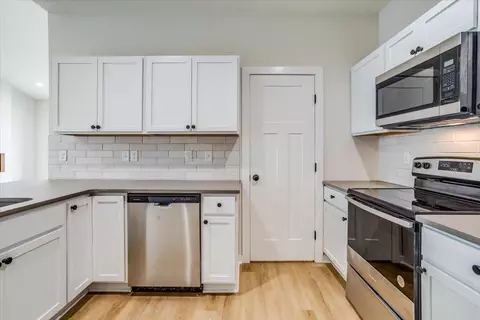 Kitchen - 5463 Briskbay Ct, Maize, KS 67101 photo 5 of 5