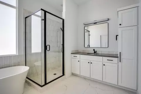 Bath - 4411 N Grey Meadows Ct, Maize, KS 67101 photo 2 of 4